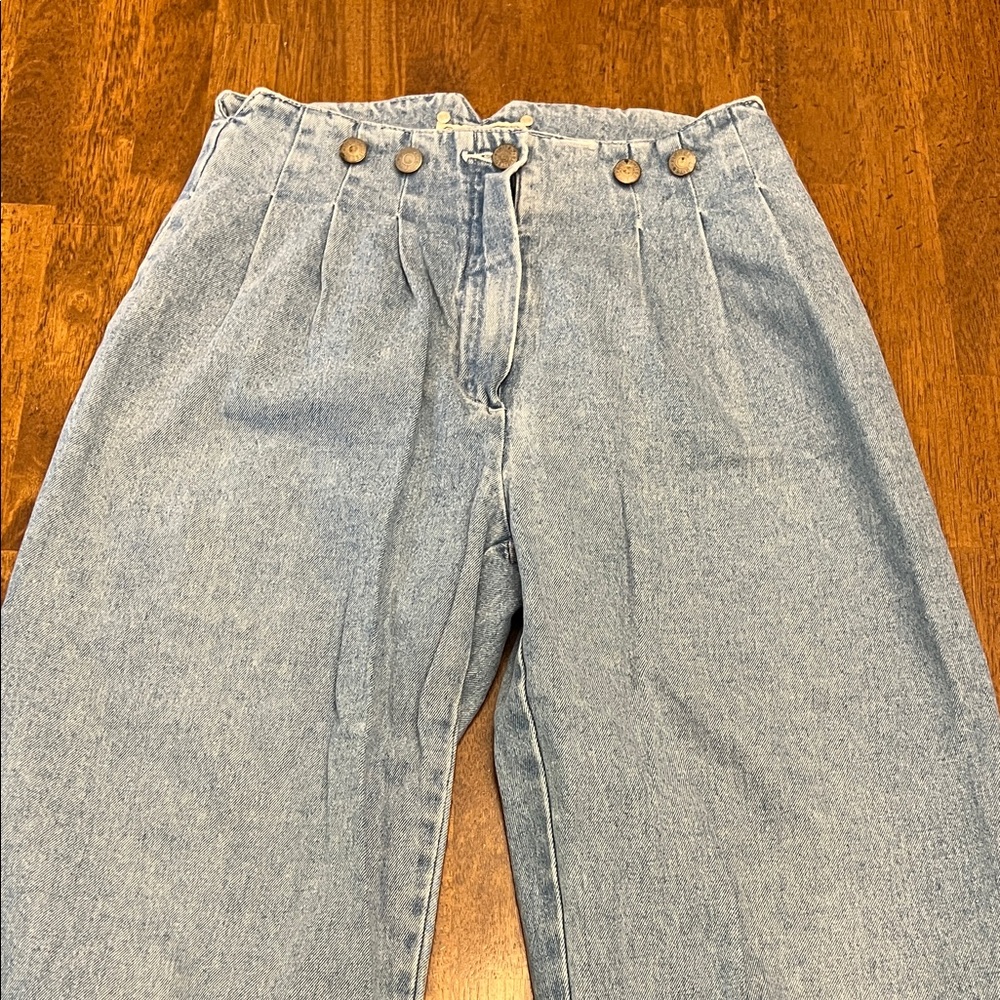 Stylish High-Rise Women's Jeans in Light Blue